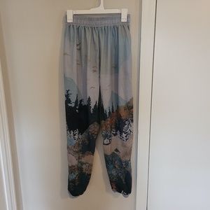 NWOT Mountain/Tree Landscape Sweatpants